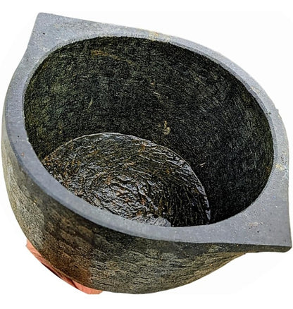 Traditional South Indian soapstone cookware/kalchatti. Seasoned cooking pot capacity 2 Litre